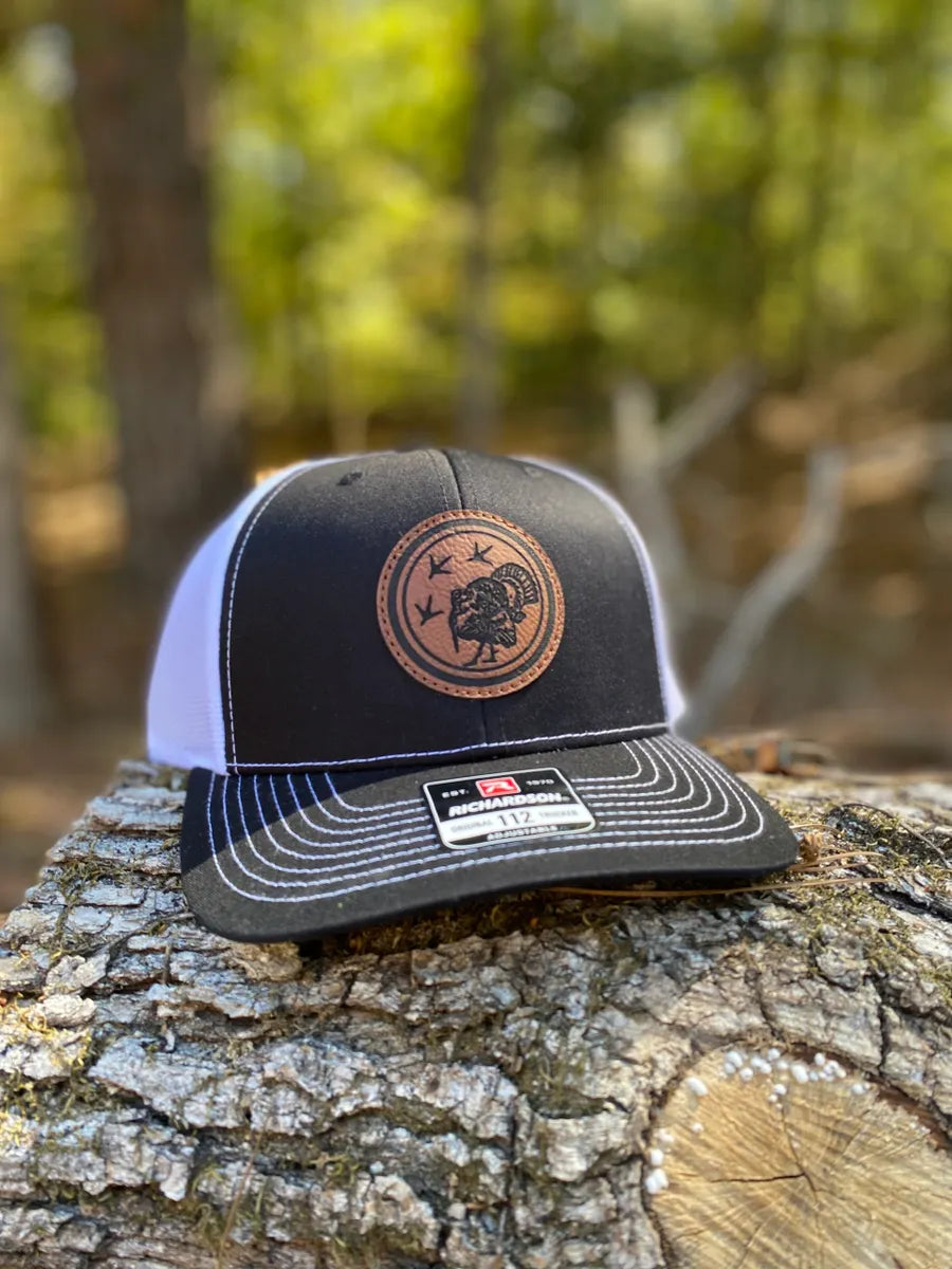 Leather patch Split Black/White Snapback